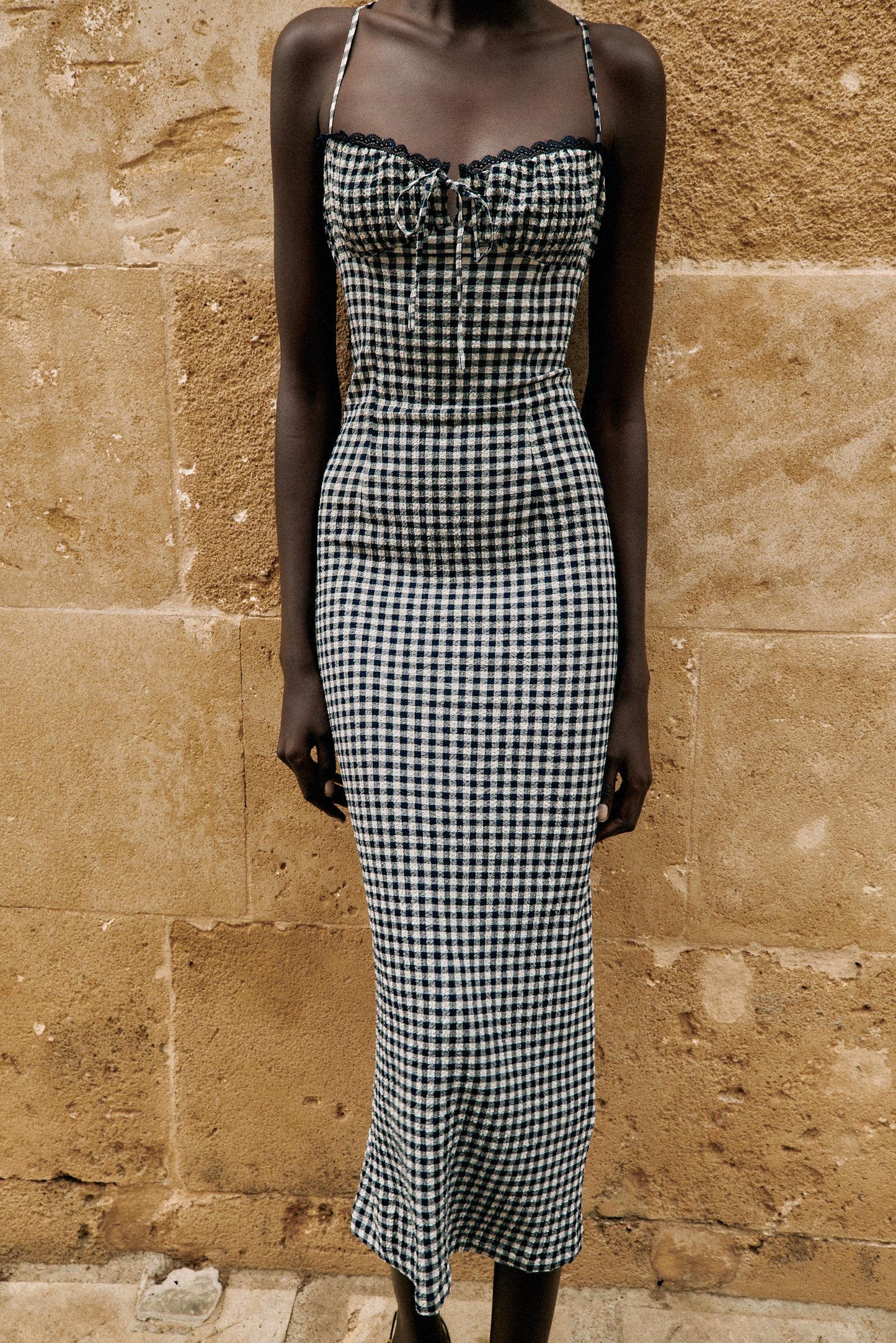 VESTIDO MIDI ENTALLADO CUADRO VICHY