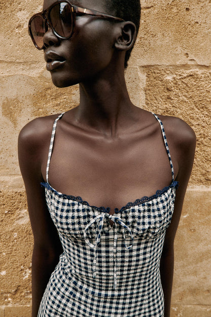 VESTIDO MIDI ENTALLADO CUADRO VICHY
